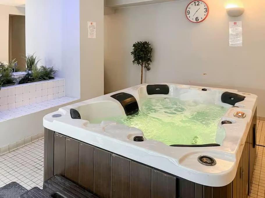 Apartment Strathmore Scarborough, Pool, Gym, Parking *