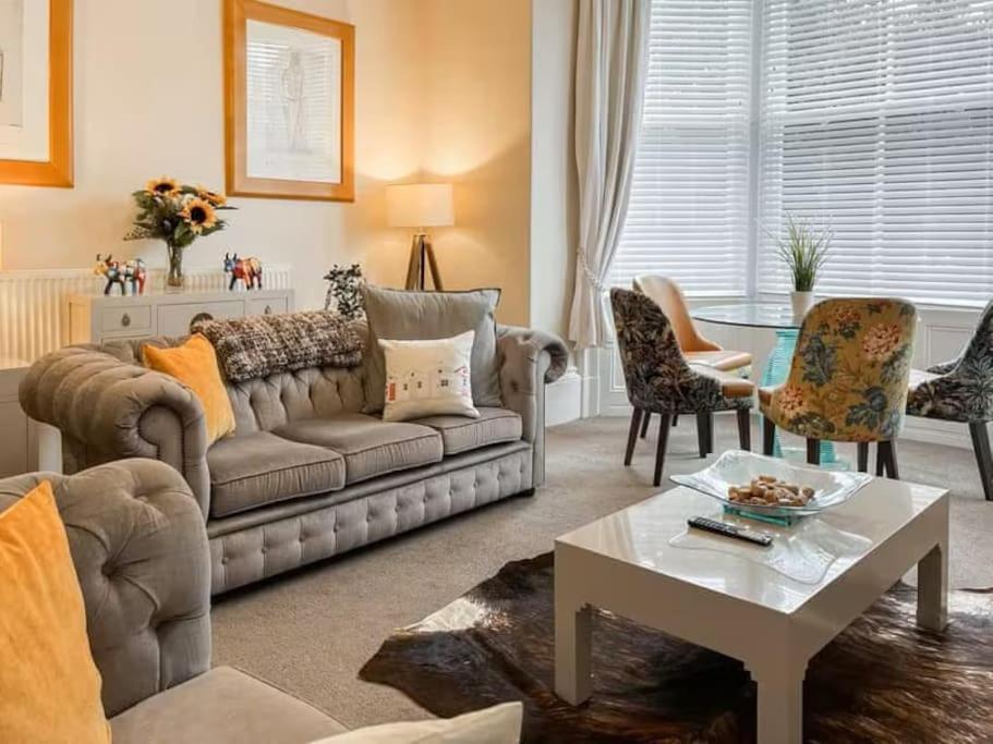 Strathmore Scarborough, Pool, Gym, Parking Apartment